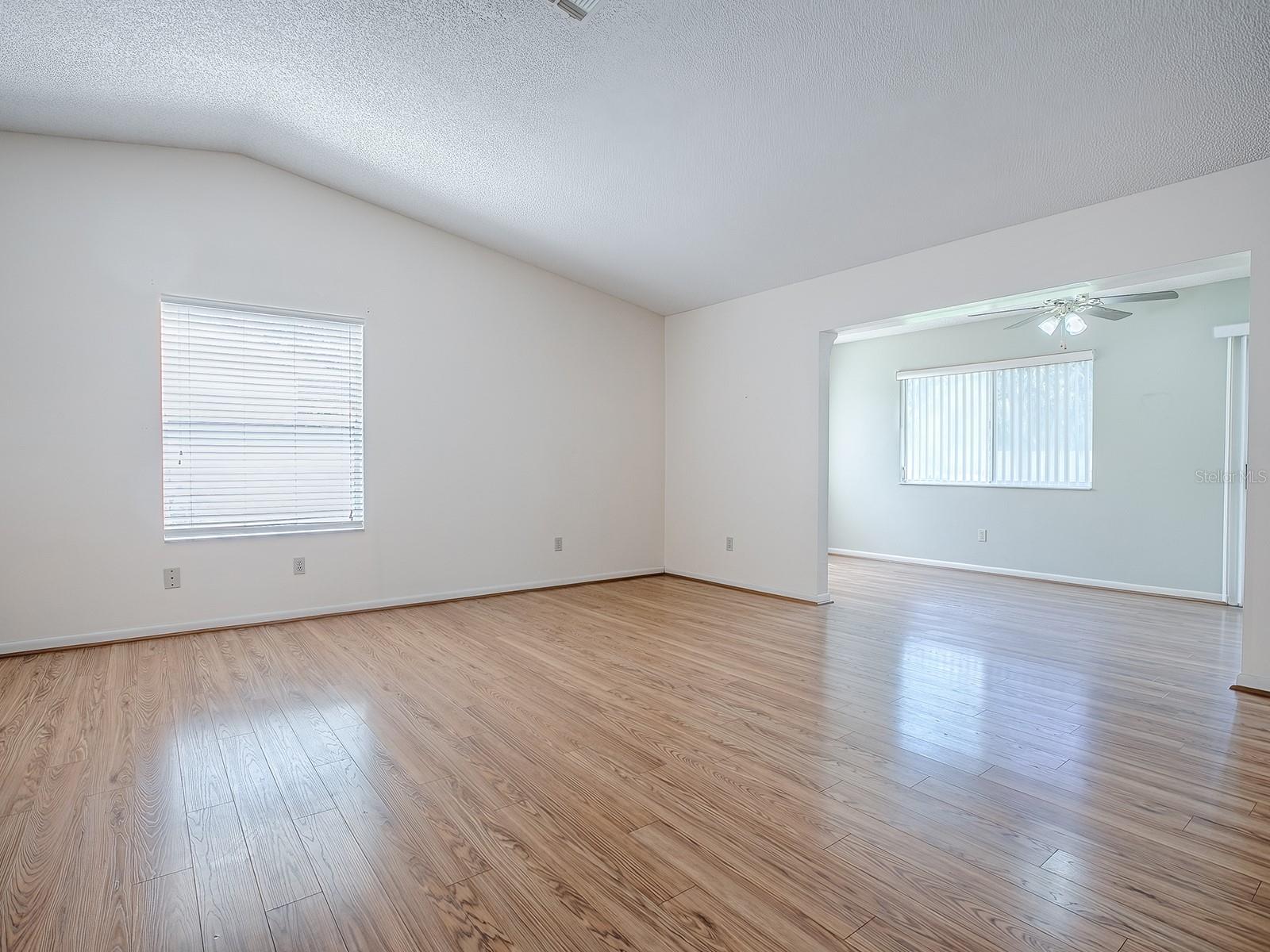Image 13 of 43 For 642 Glen Oaks Drive