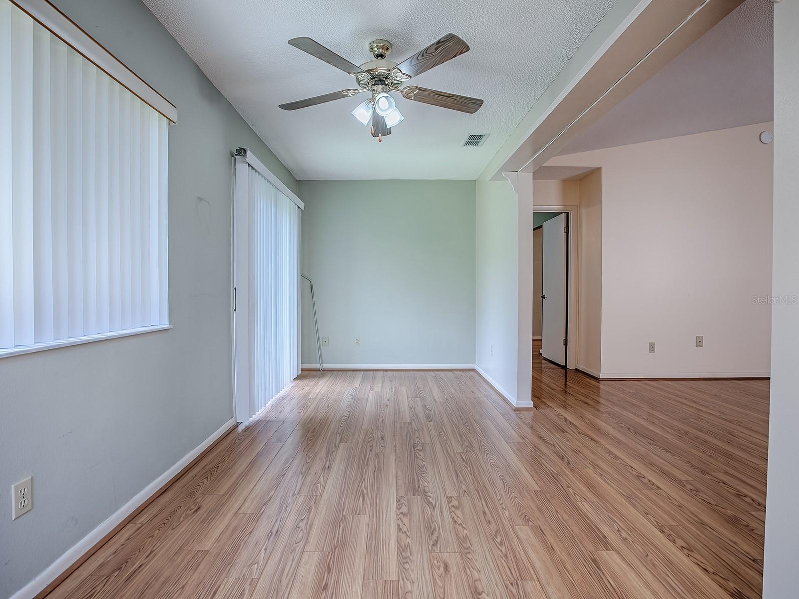 Image 14 of 43 For 642 Glen Oaks Drive