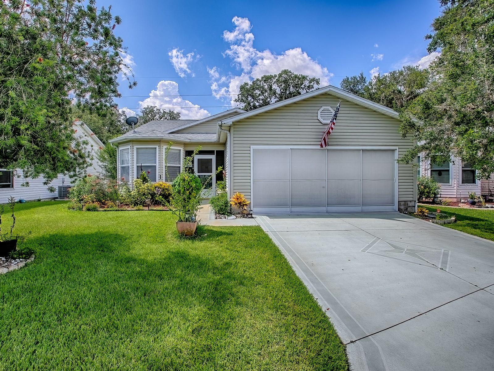 Image 2 of 43 For 642 Glen Oaks Drive