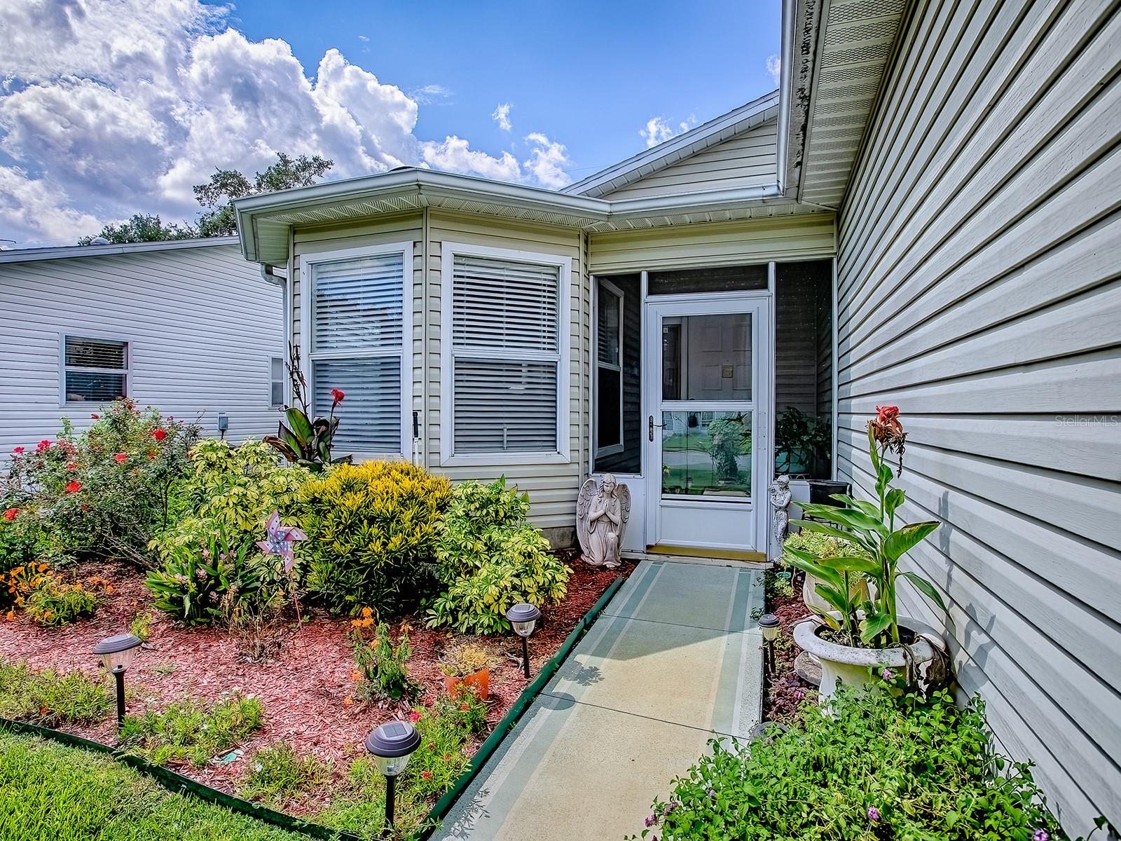 Image 3 of 43 For 642 Glen Oaks Drive