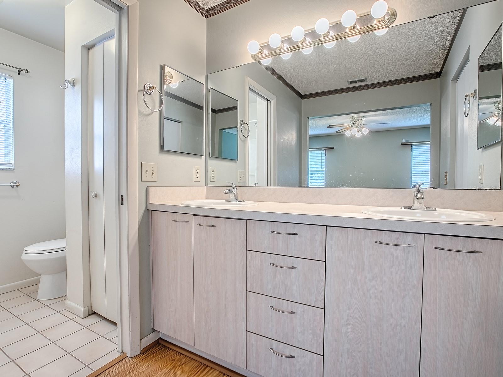Image 31 of 43 For 642 Glen Oaks Drive