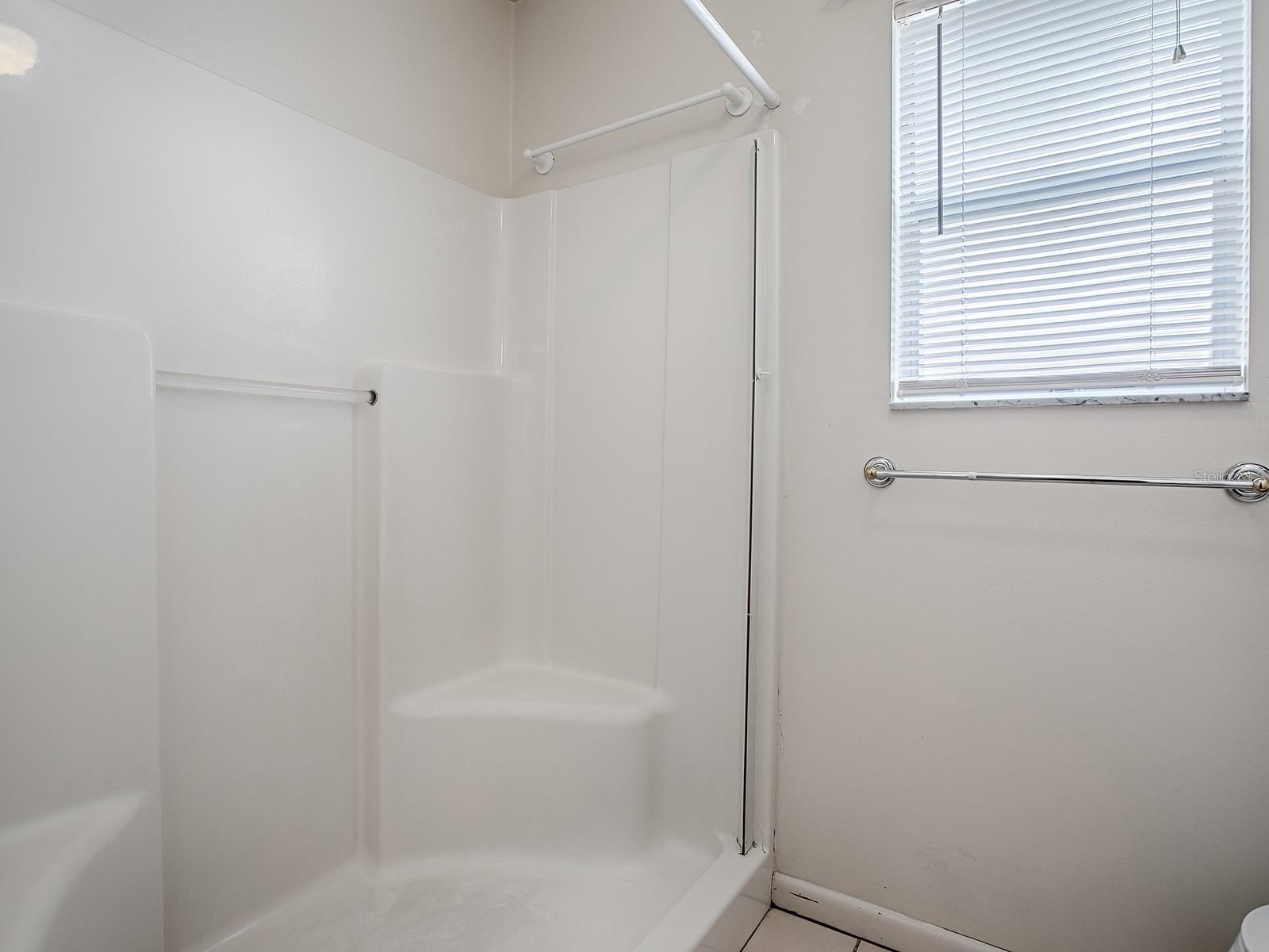 Image 33 of 43 For 642 Glen Oaks Drive