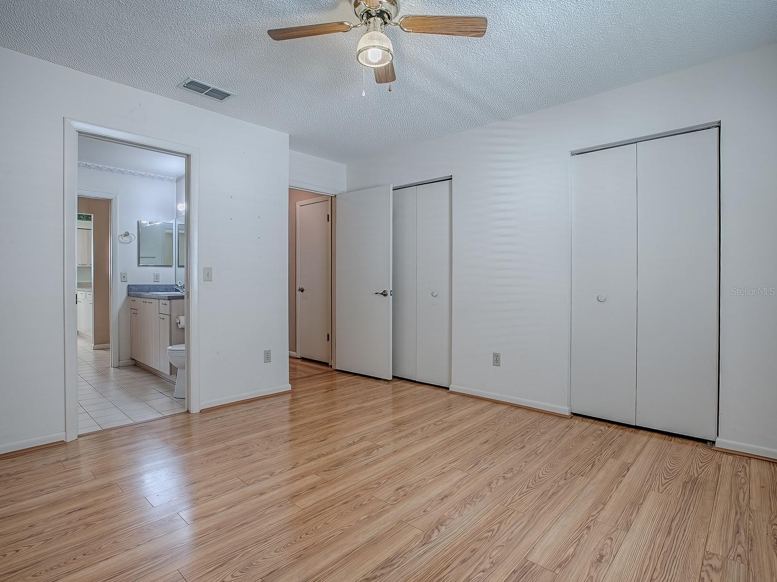 Image 36 of 43 For 642 Glen Oaks Drive