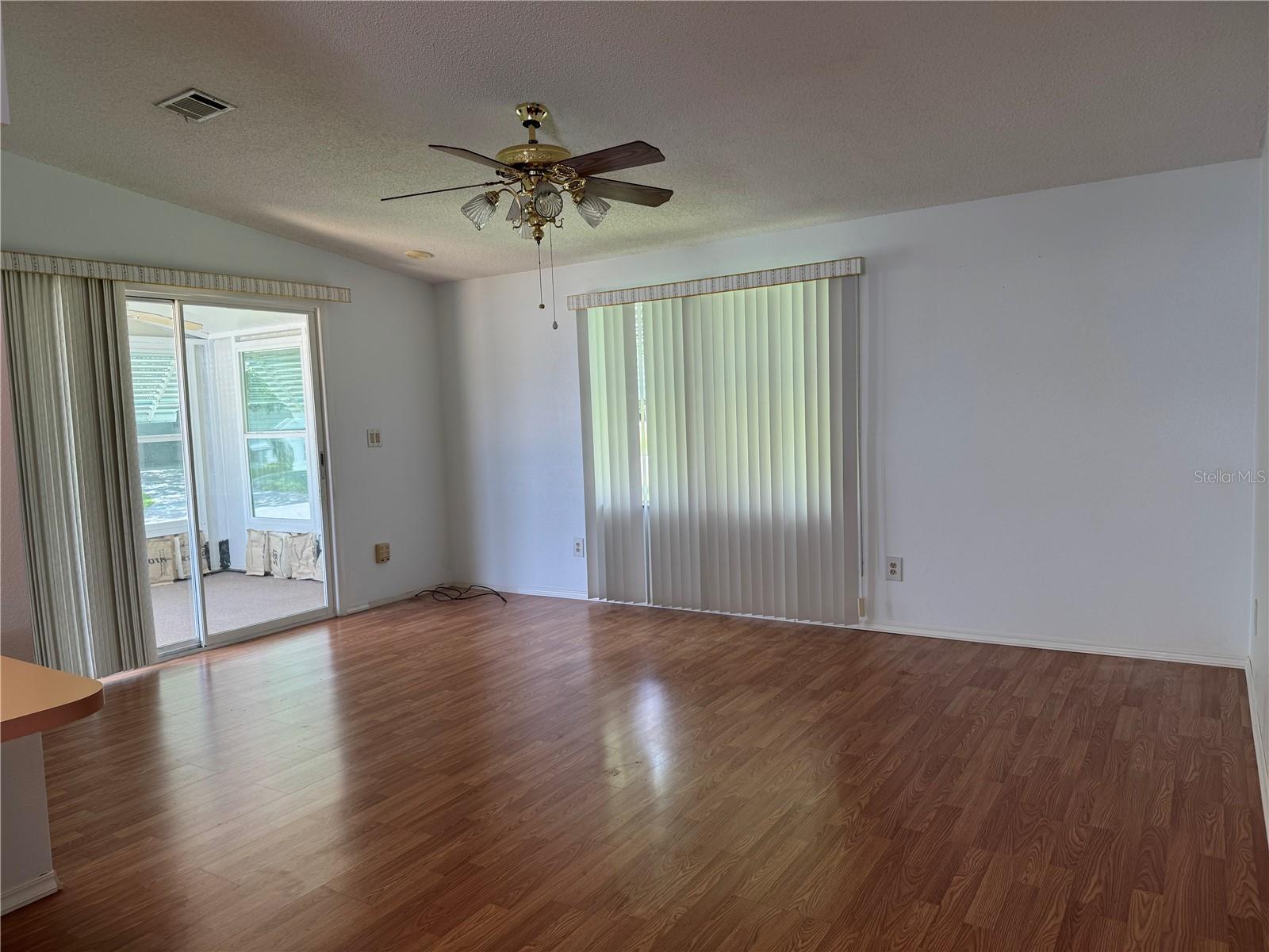 Image 14 of 26 For 1522 Hillcrest Drive