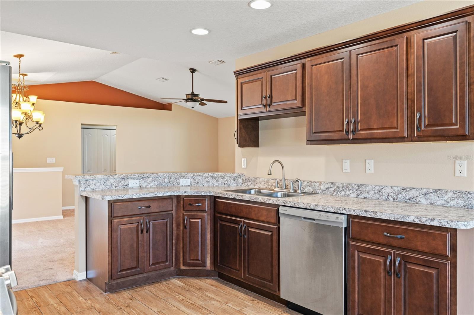 Image 15 of 41 For 5346 Pierpoint Avenue