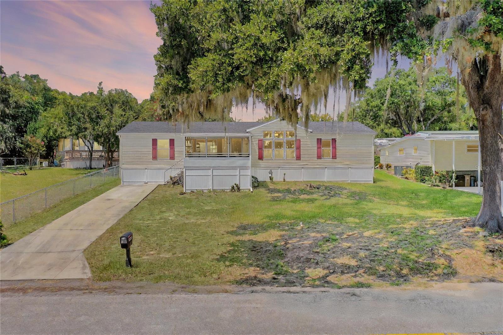 Image 4 of 44 For 17435 Palm Drive
