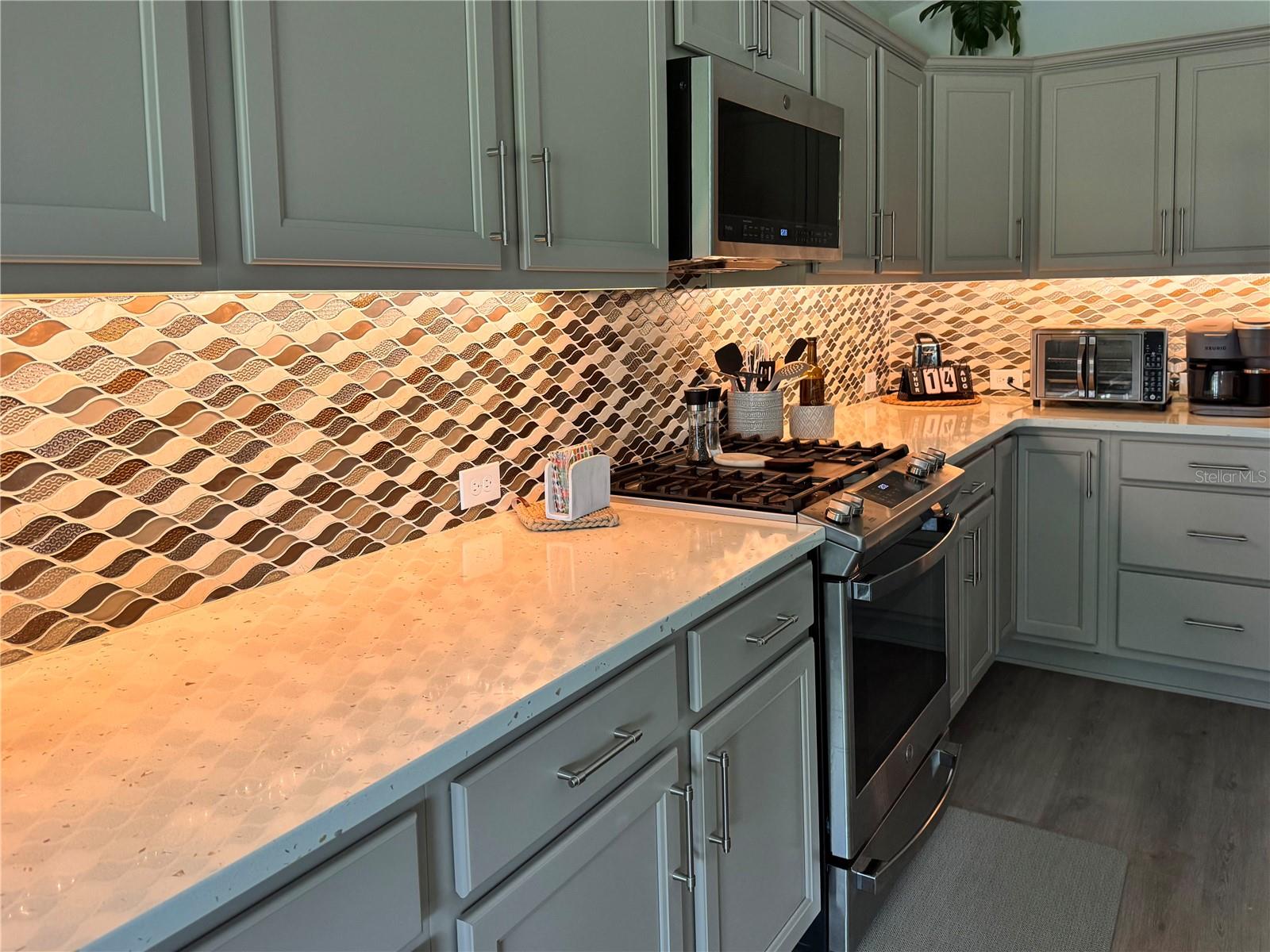 Image 14 of 52 For 736 River Oaks Circle