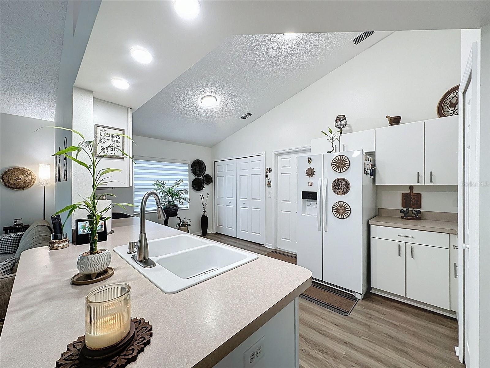 Image 16 of 62 For 3595 Eversholt Street