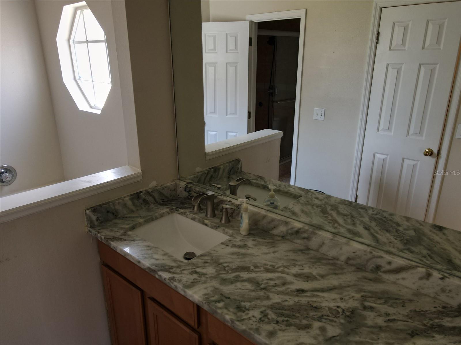 Image 32 of 42 For 1717 Burnham Court
