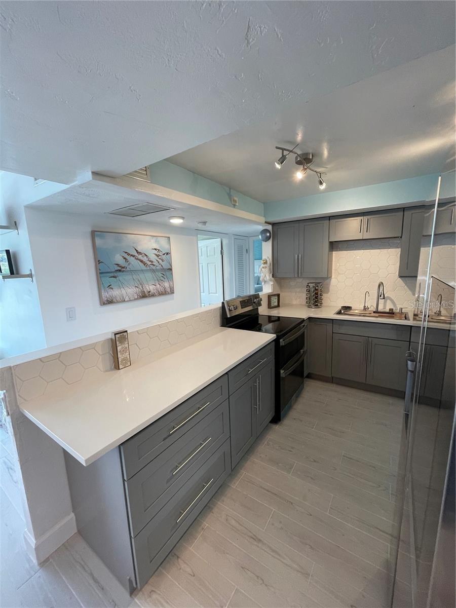 Image 10 of 20 For 223 Columbia Drive 211