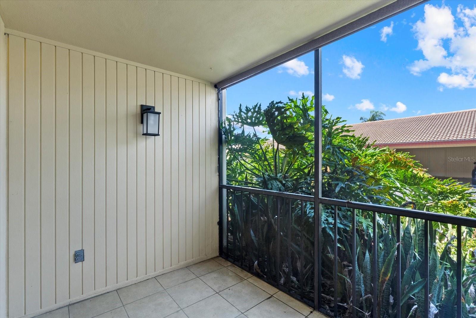 Image 18 of 22 For 2431 Bayshore Gardens Parkway 19