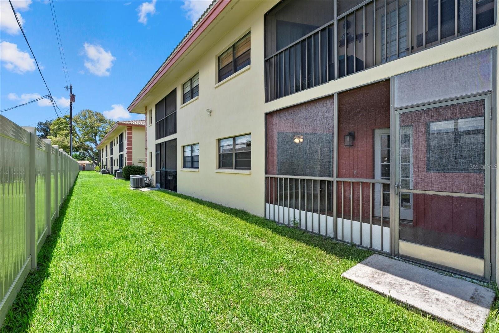 Image 19 of 22 For 2431 Bayshore Gardens Parkway 19