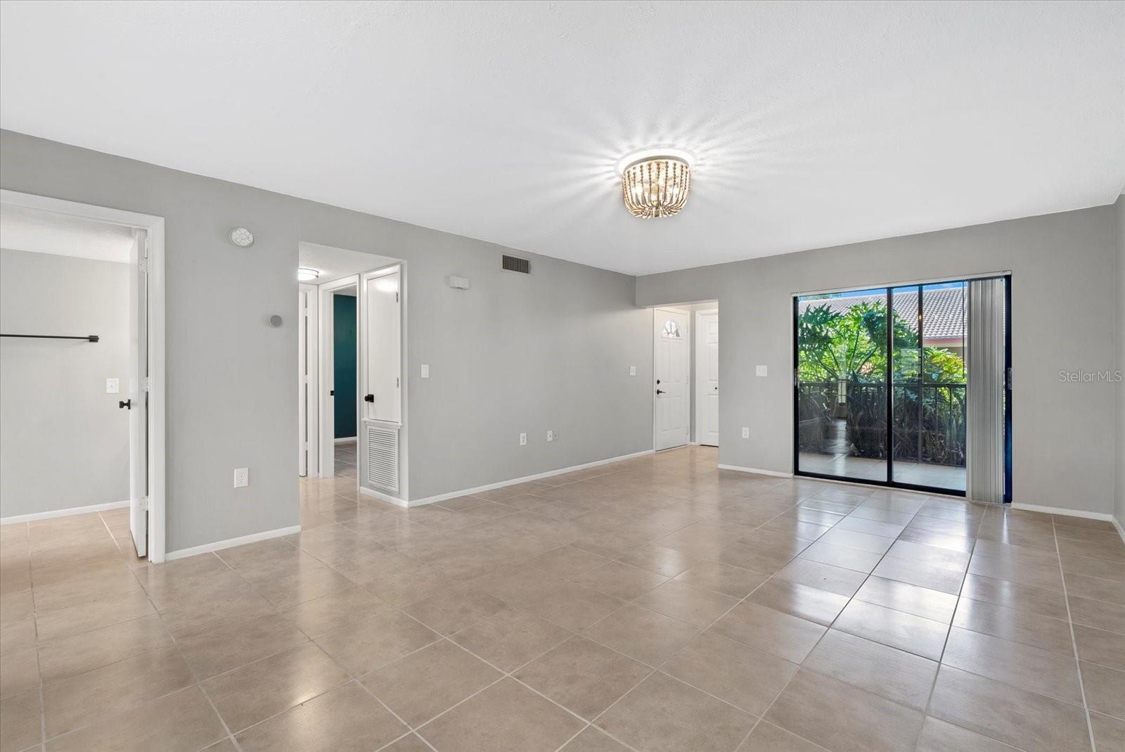 Image 4 of 22 For 2431 Bayshore Gardens Parkway 19