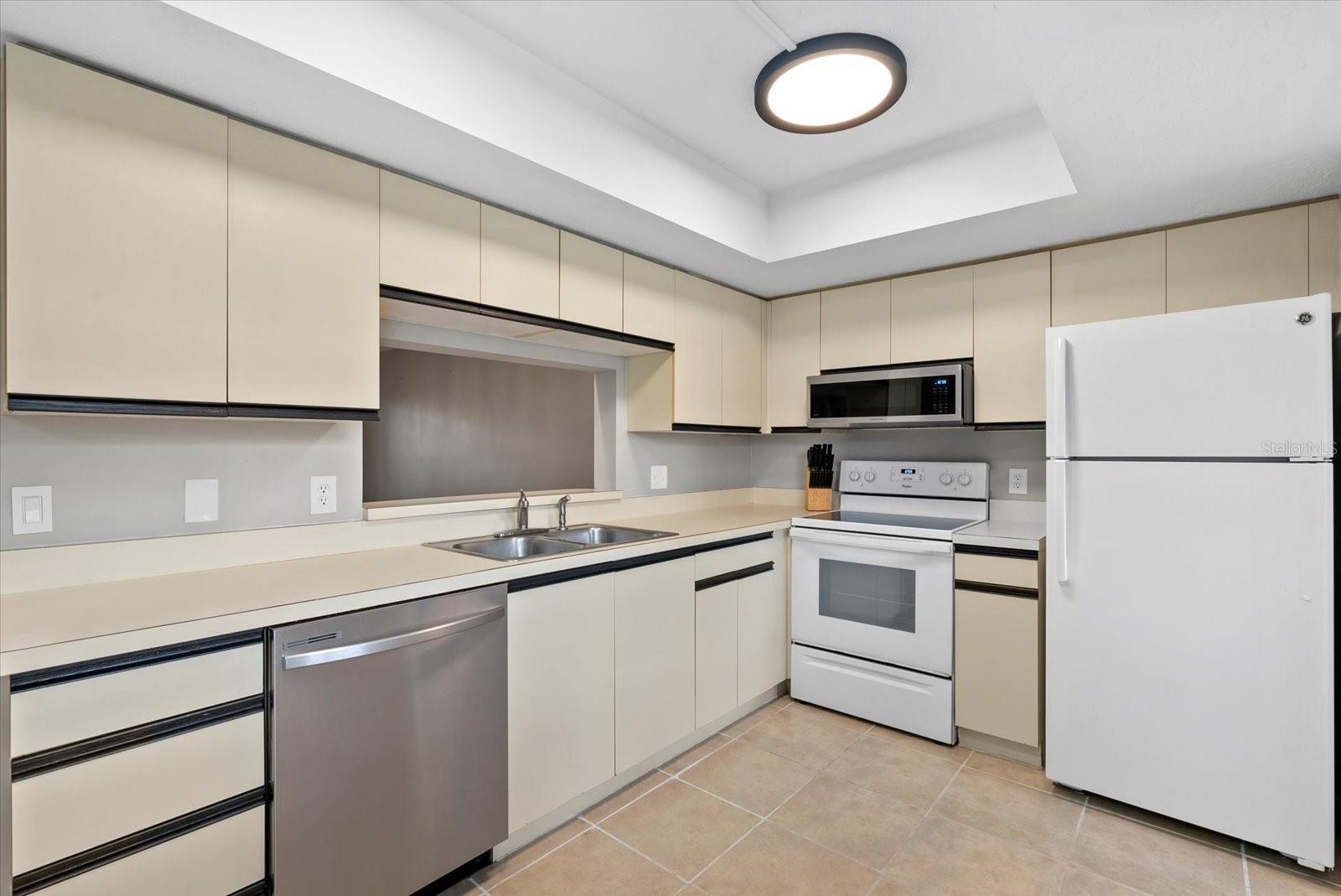 Image 6 of 22 For 2431 Bayshore Gardens Parkway 19