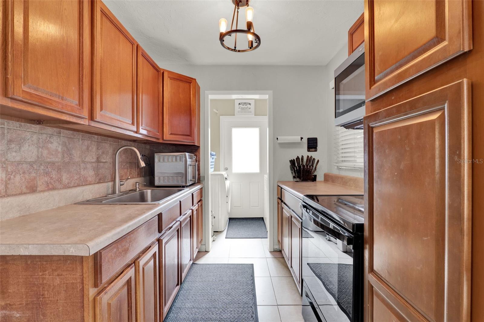 Image 15 of 22 For 707 Plumosa Avenue