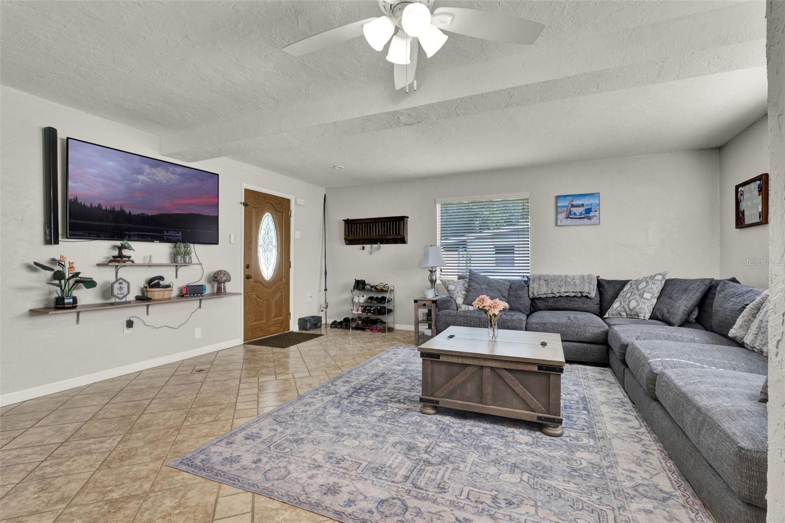Image 6 of 22 For 707 Plumosa Avenue