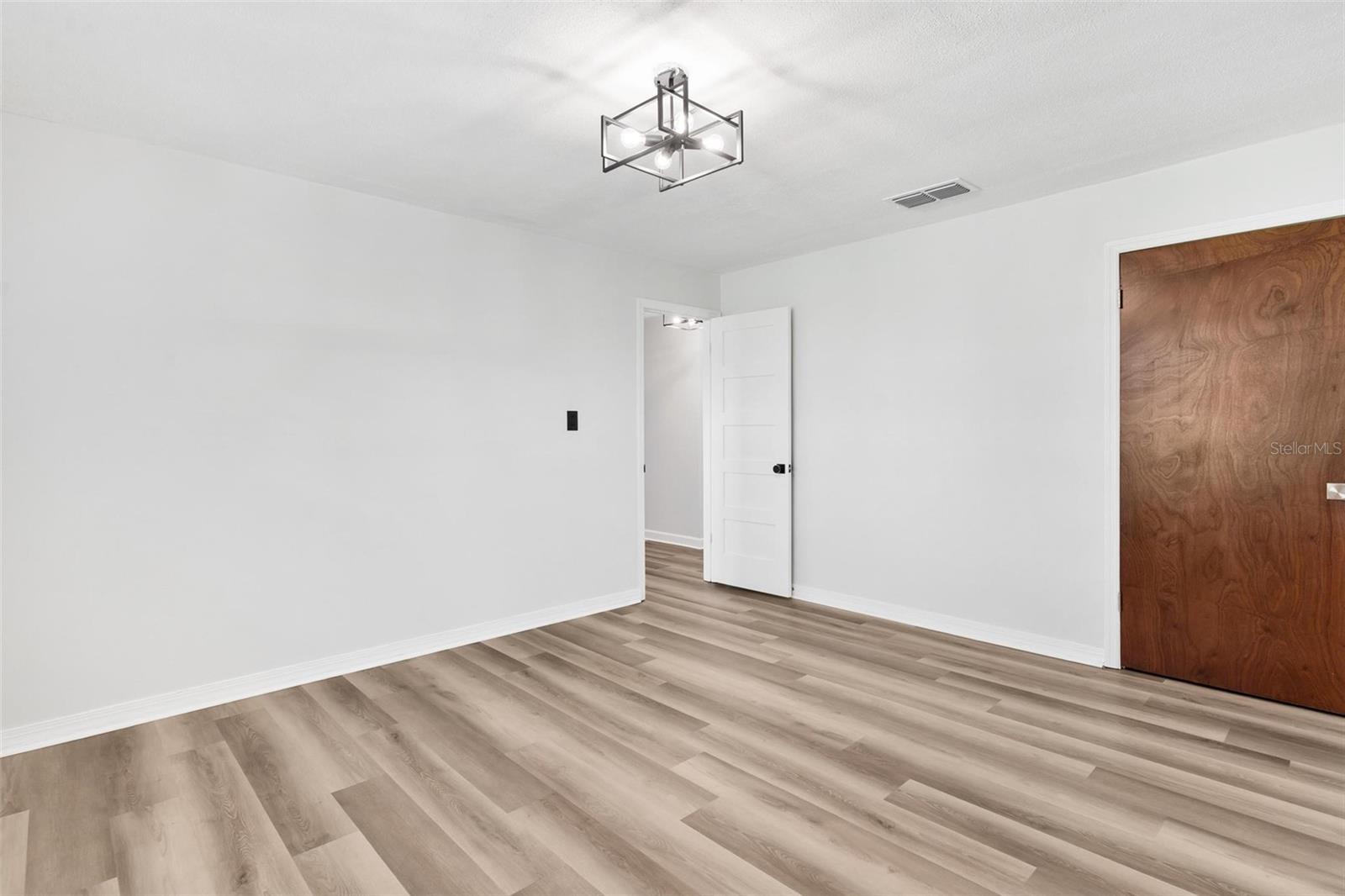 Image 30 of 56 For 15681 170th Avenue