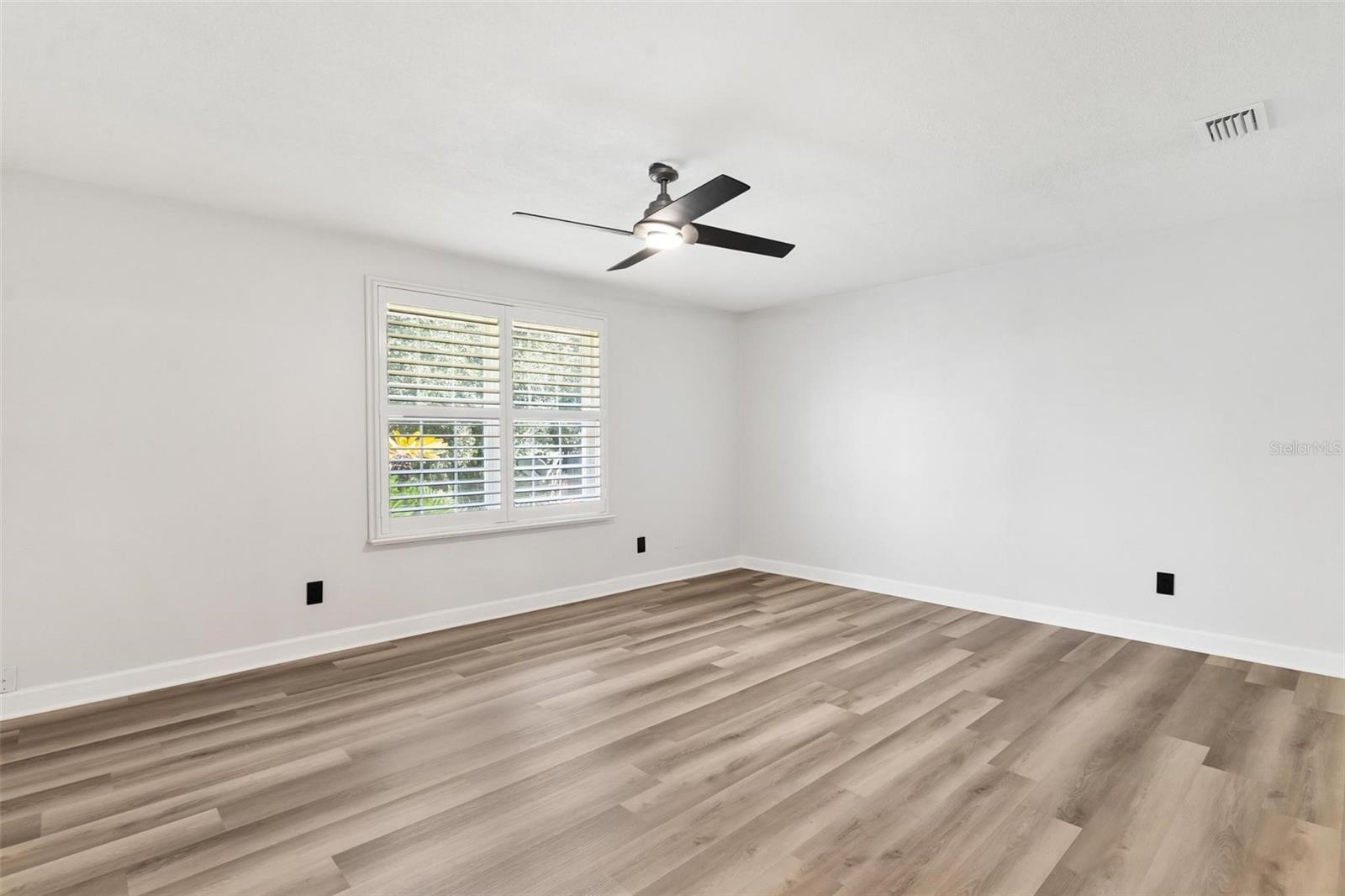Image 36 of 56 For 15681 170th Avenue