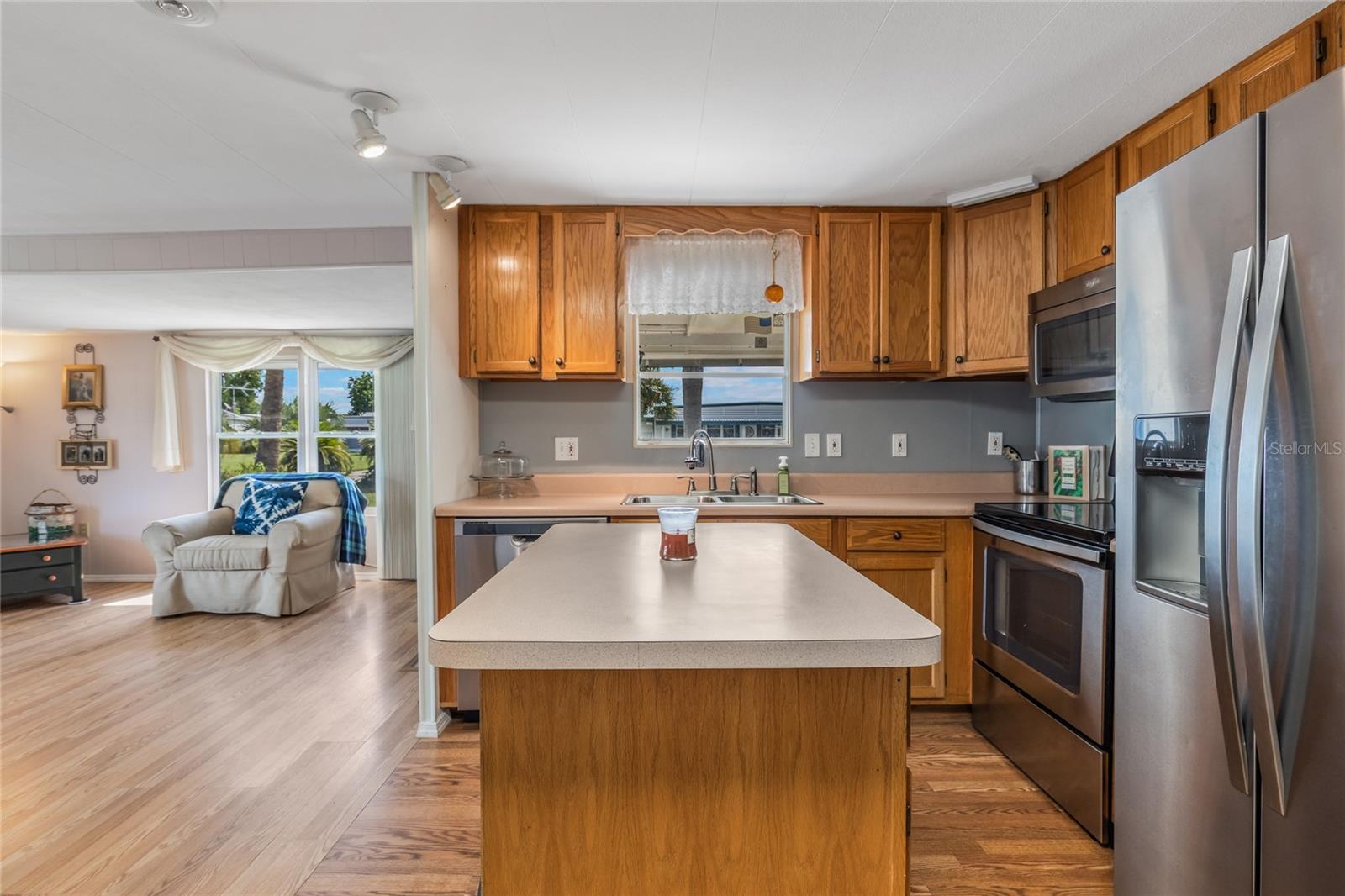 Image 10 of 25 For 31643 Howard Street