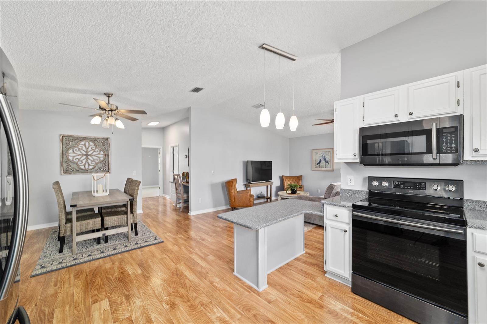 Image 16 of 39 For 724 Prado Drive