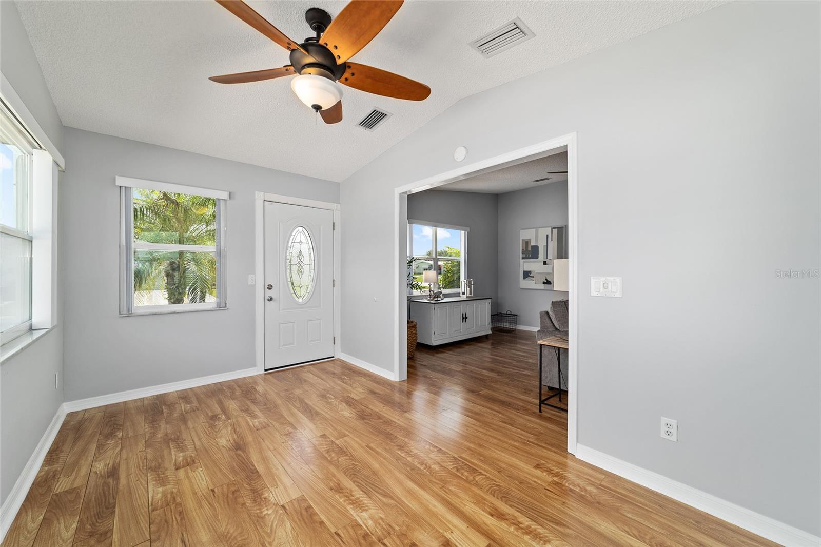 Image 20 of 39 For 724 Prado Drive