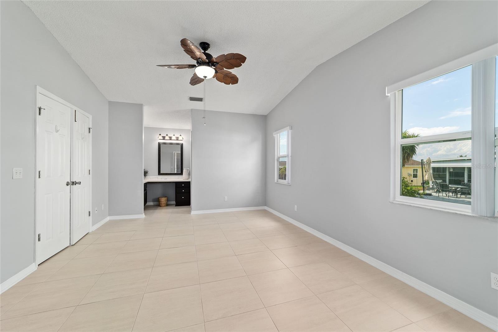 Image 23 of 39 For 724 Prado Drive