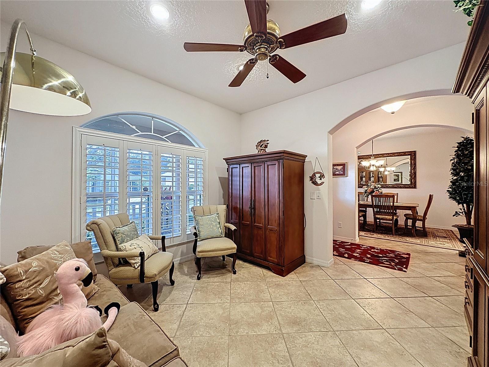 Image 17 of 93 For 1990 Farmington Court