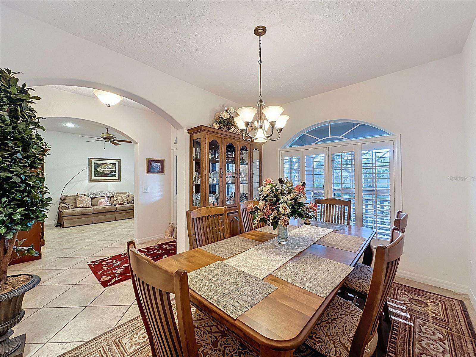 Image 23 of 93 For 1990 Farmington Court