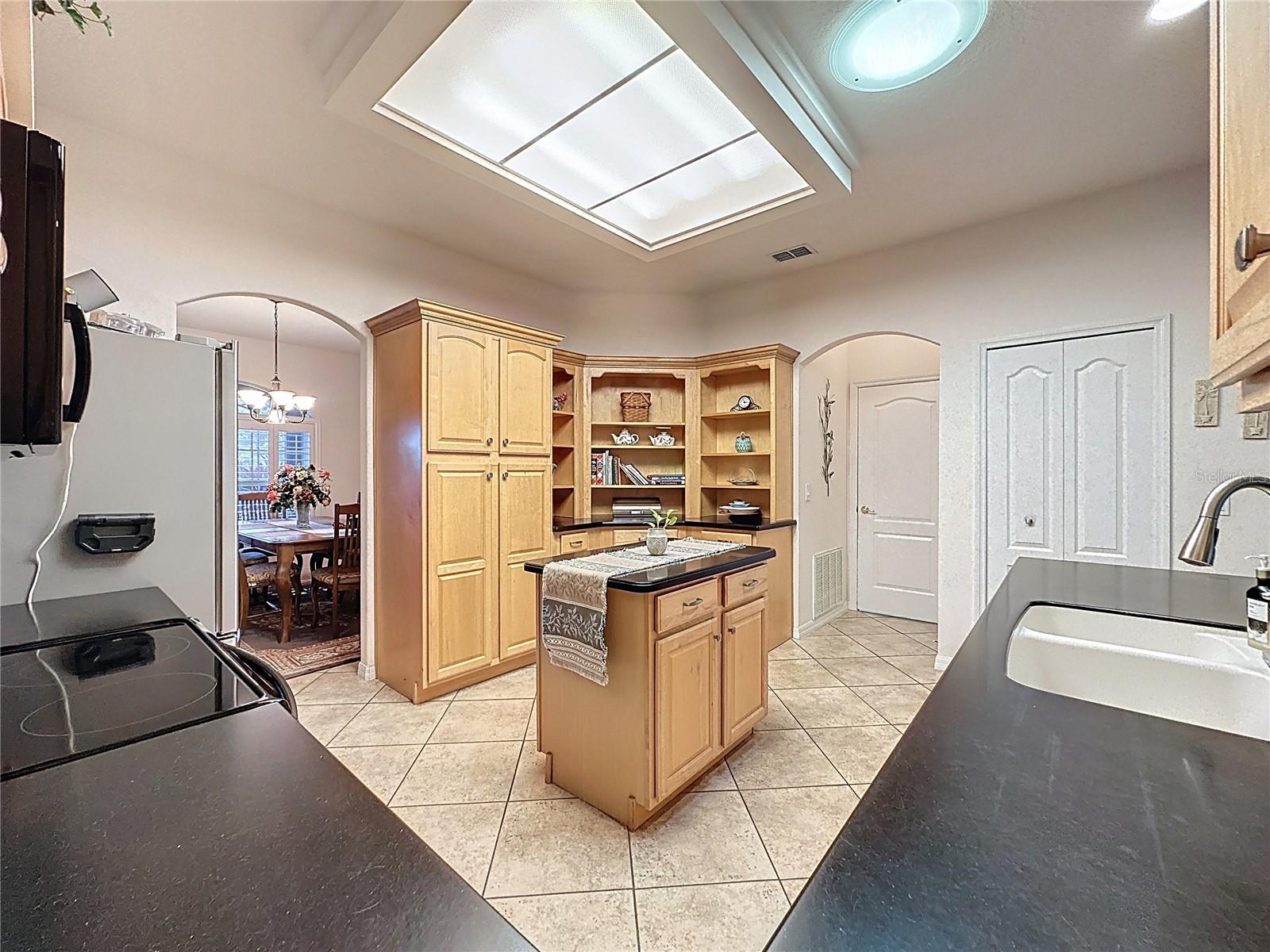 Image 24 of 93 For 1990 Farmington Court