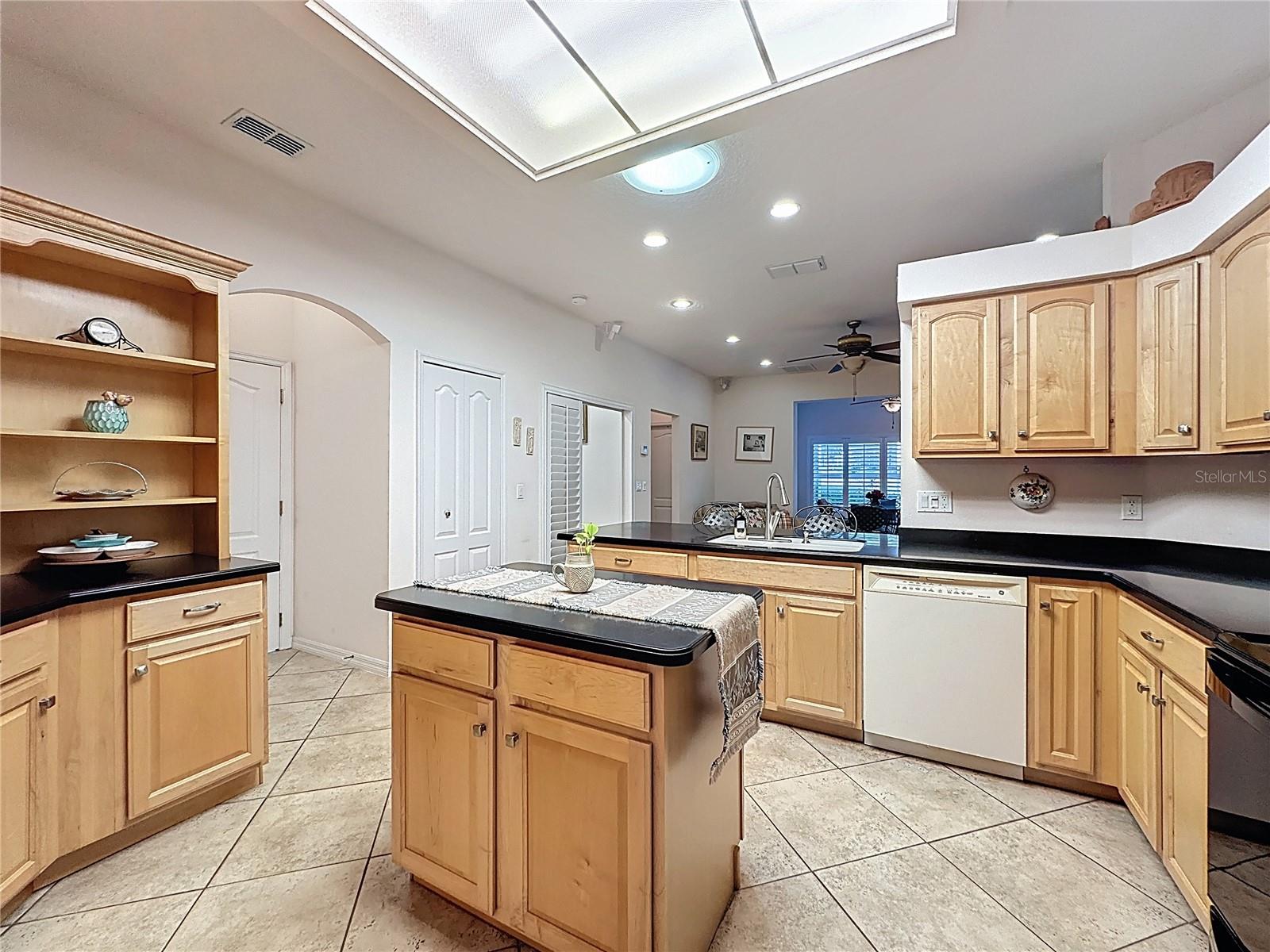 Image 26 of 93 For 1990 Farmington Court