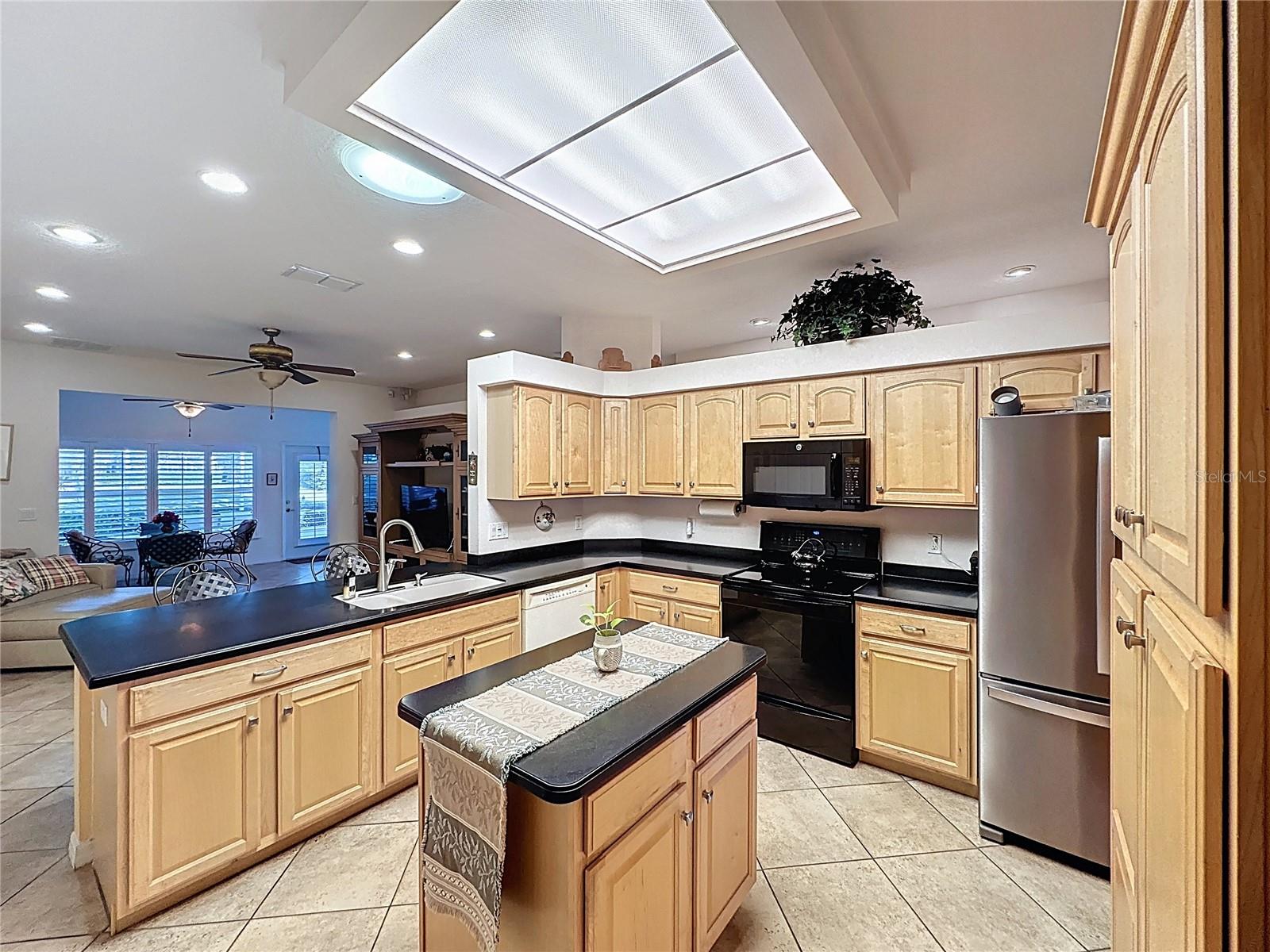 Image 28 of 93 For 1990 Farmington Court