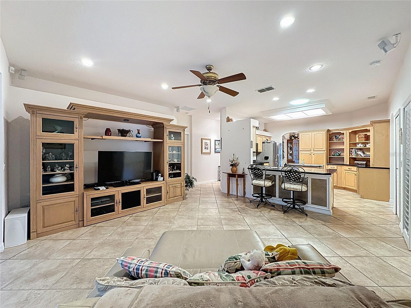 Image 30 of 93 For 1990 Farmington Court