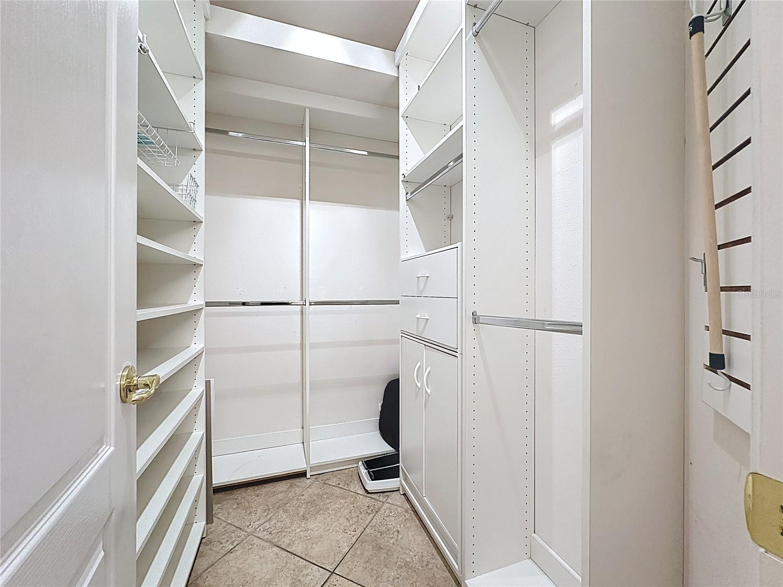 Image 42 of 93 For 1990 Farmington Court