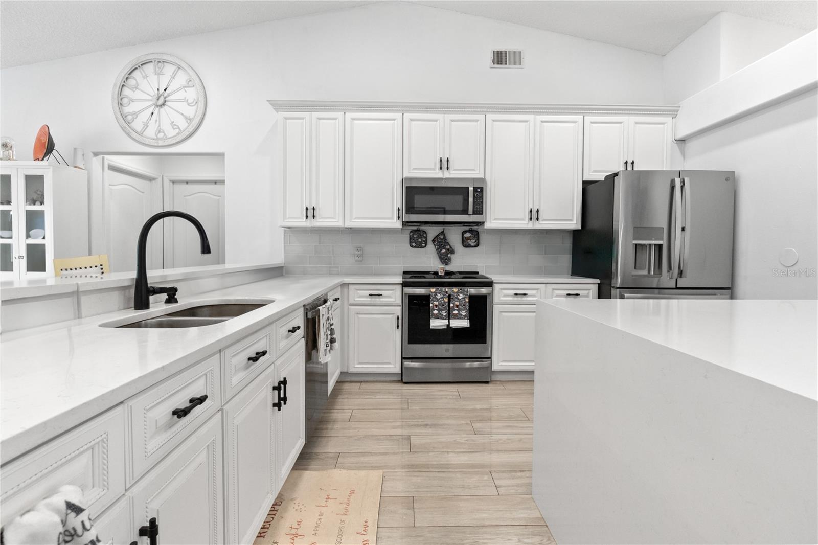 Image 19 of 57 For 2497 Treehaven Drive