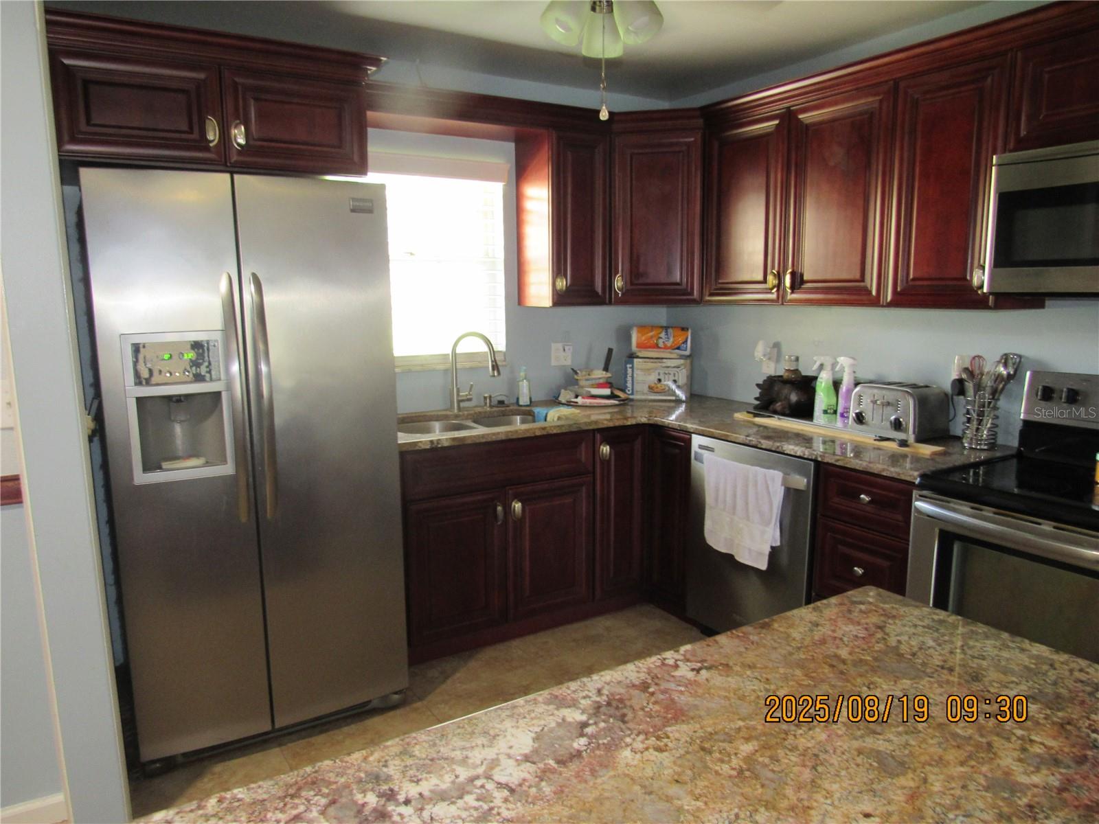 Image 3 of 40 For 1022 Villa Lane 11