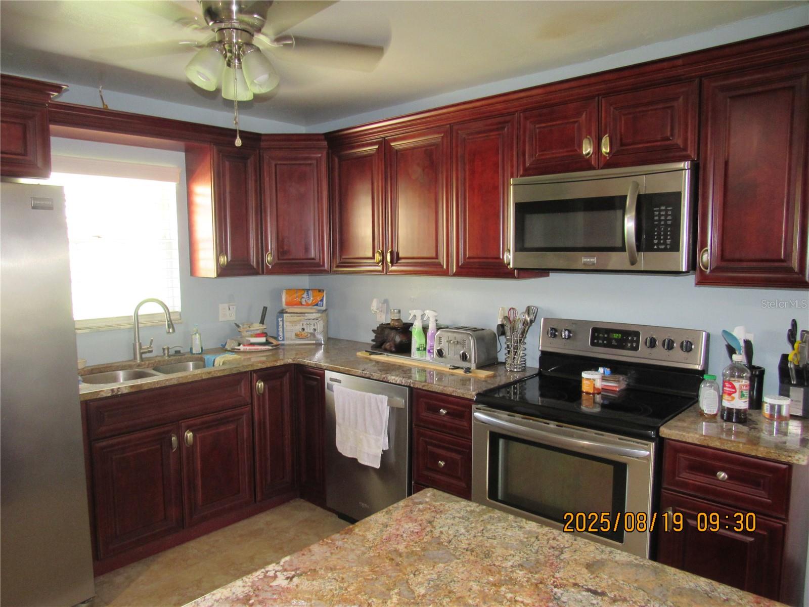 Image 5 of 40 For 1022 Villa Lane 11