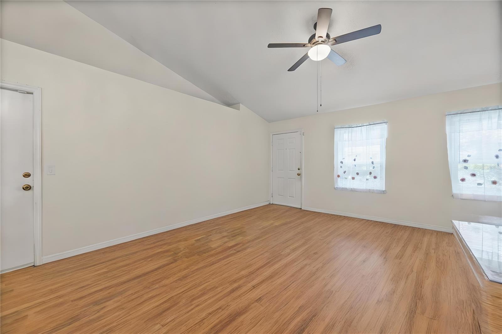 Listing photo id 9 for 8453 Apple Orchard Road