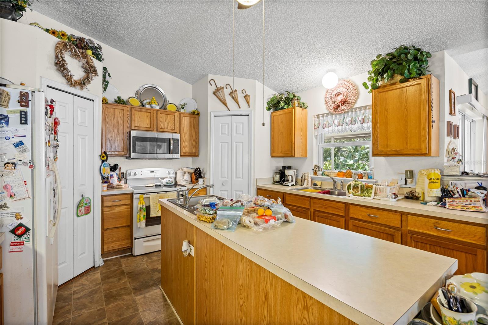 Listing photo id 11 for 8453 Apple Orchard Road