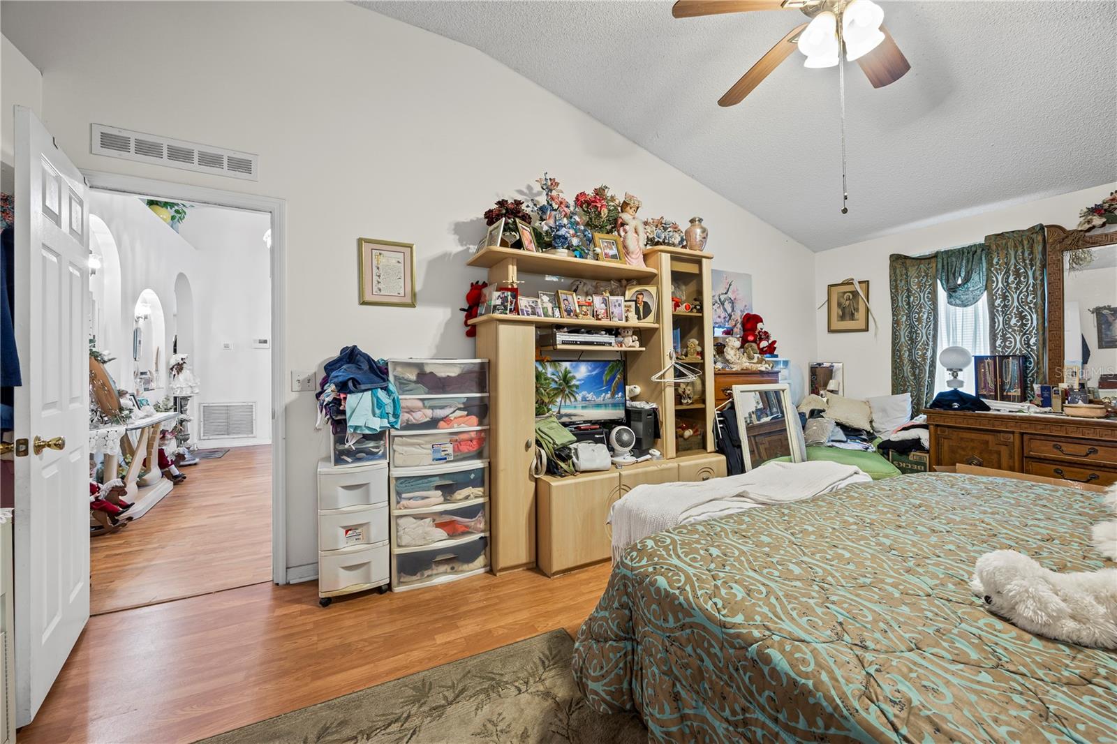 Listing photo id 21 for 8453 Apple Orchard Road