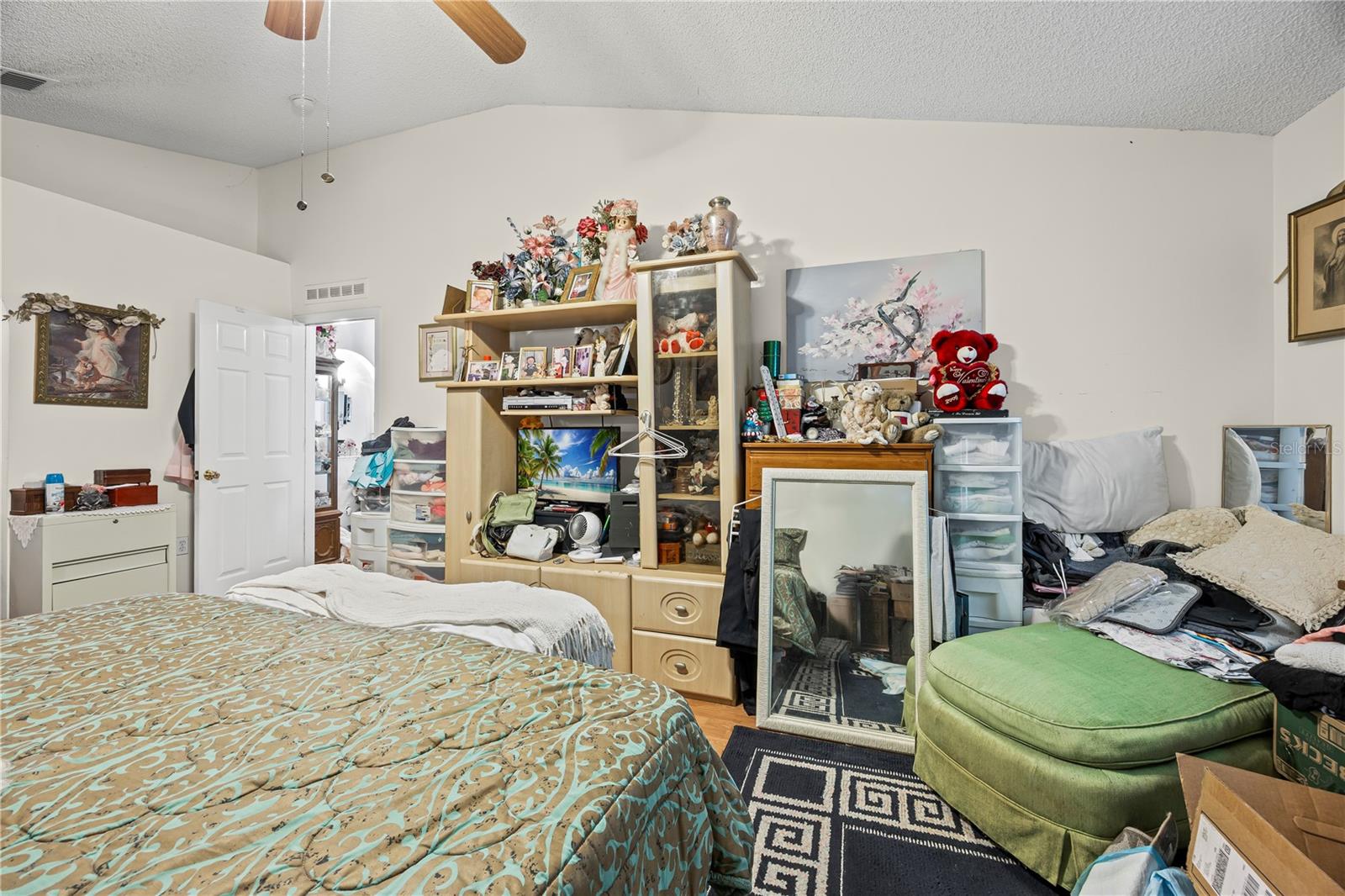 Listing photo id 23 for 8453 Apple Orchard Road