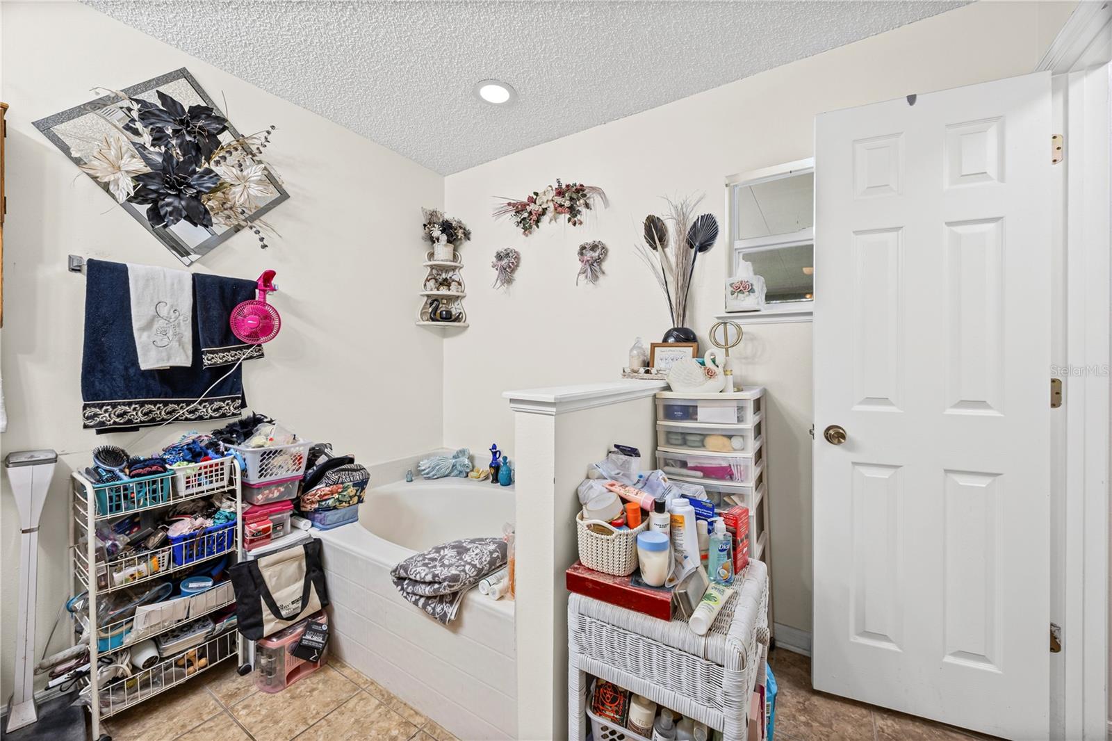 Listing photo id 27 for 8453 Apple Orchard Road