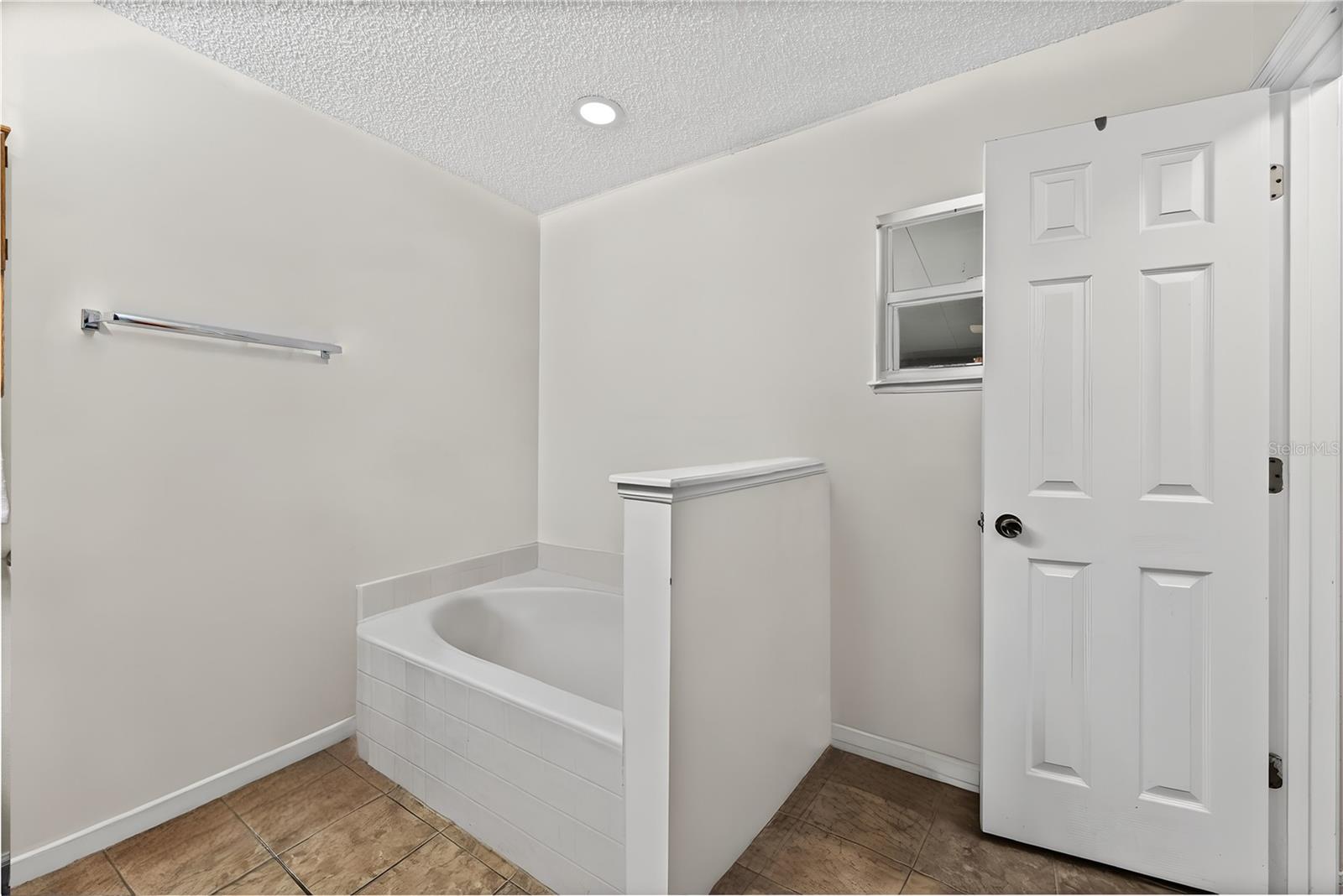 Listing photo id 28 for 8453 Apple Orchard Road