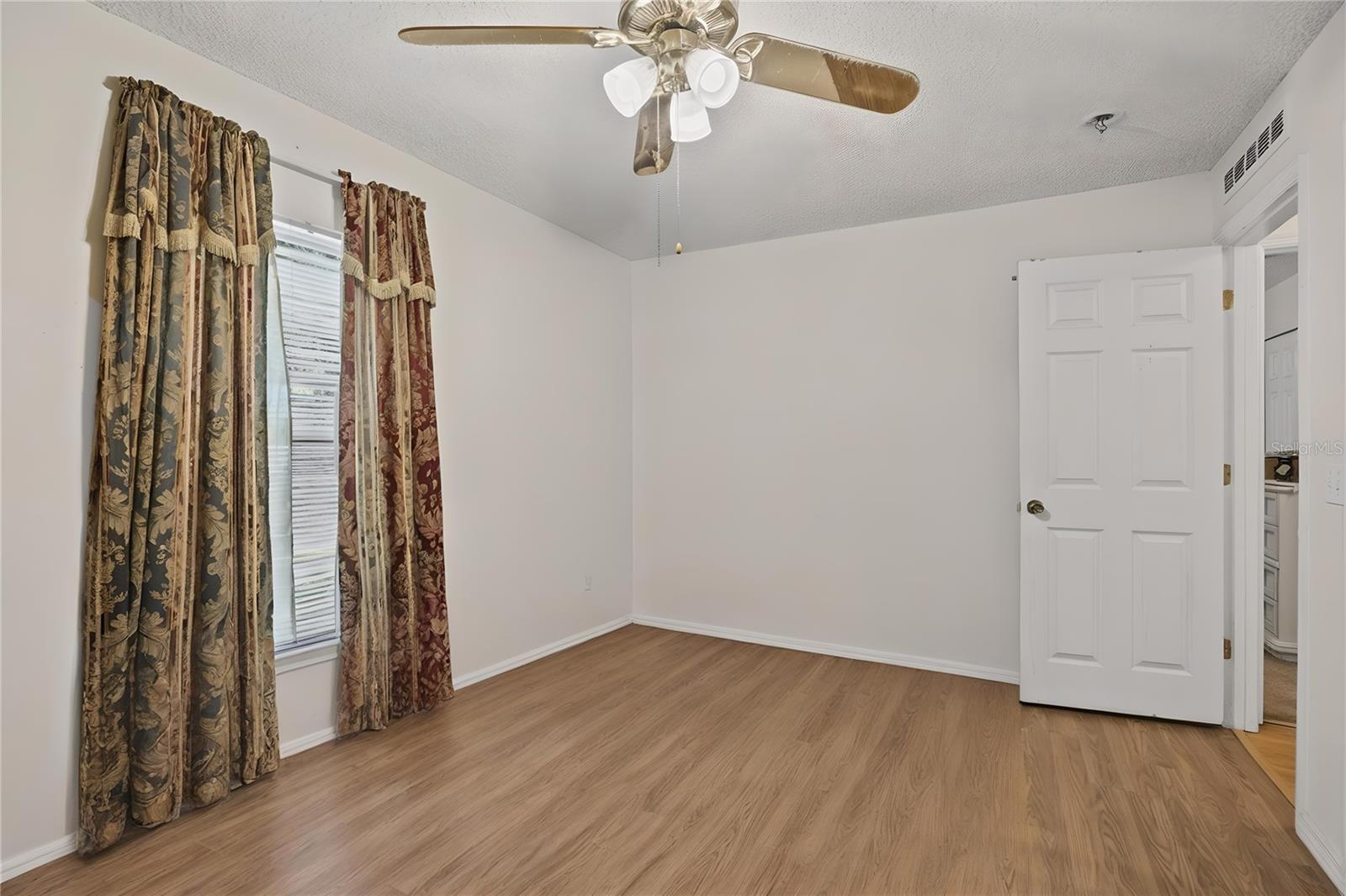 Listing photo id 34 for 8453 Apple Orchard Road