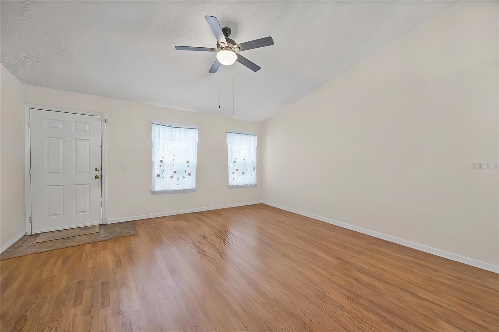 Listing photo id 5 for 8453 Apple Orchard Road