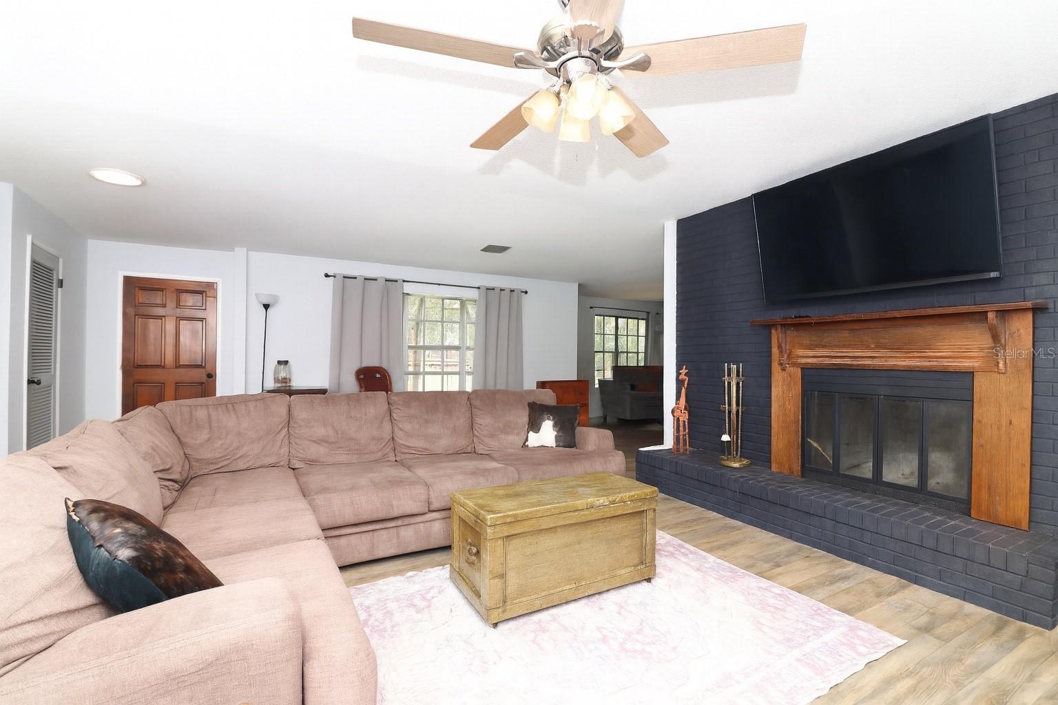 Image 4 of 28 For 42114 Lakeview Drive