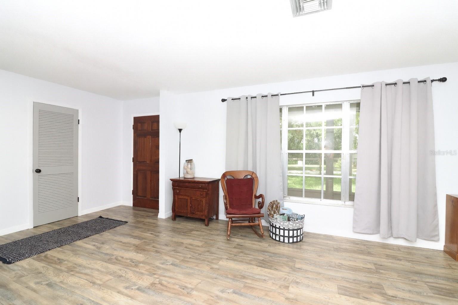 Image 5 of 28 For 42114 Lakeview Drive