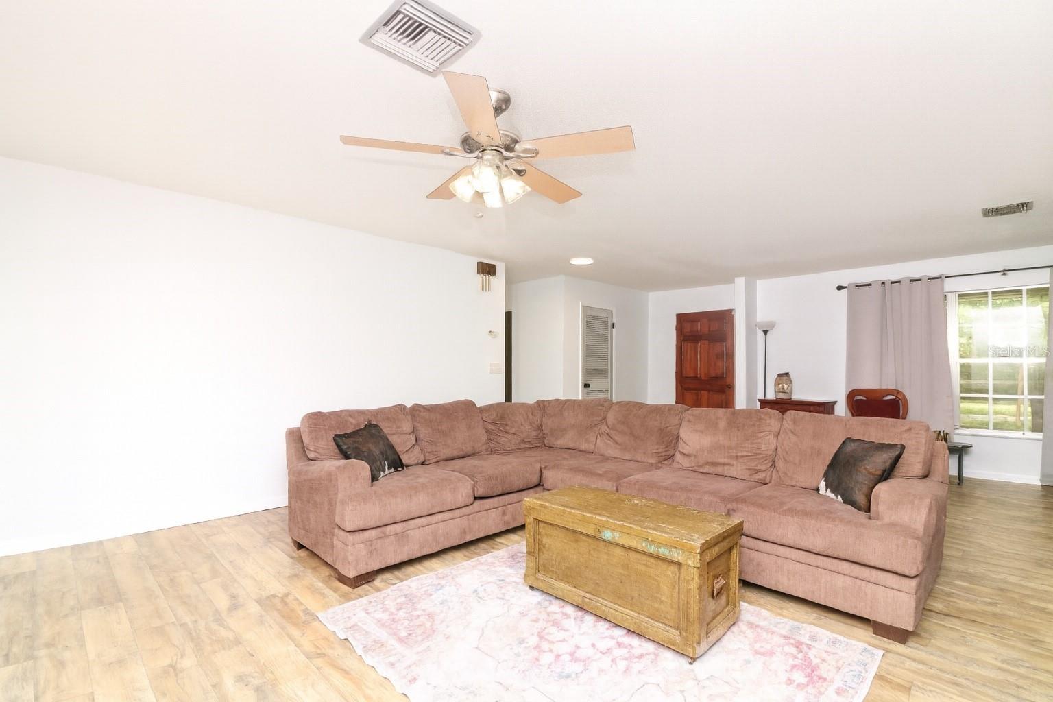 Image 6 of 28 For 42114 Lakeview Drive