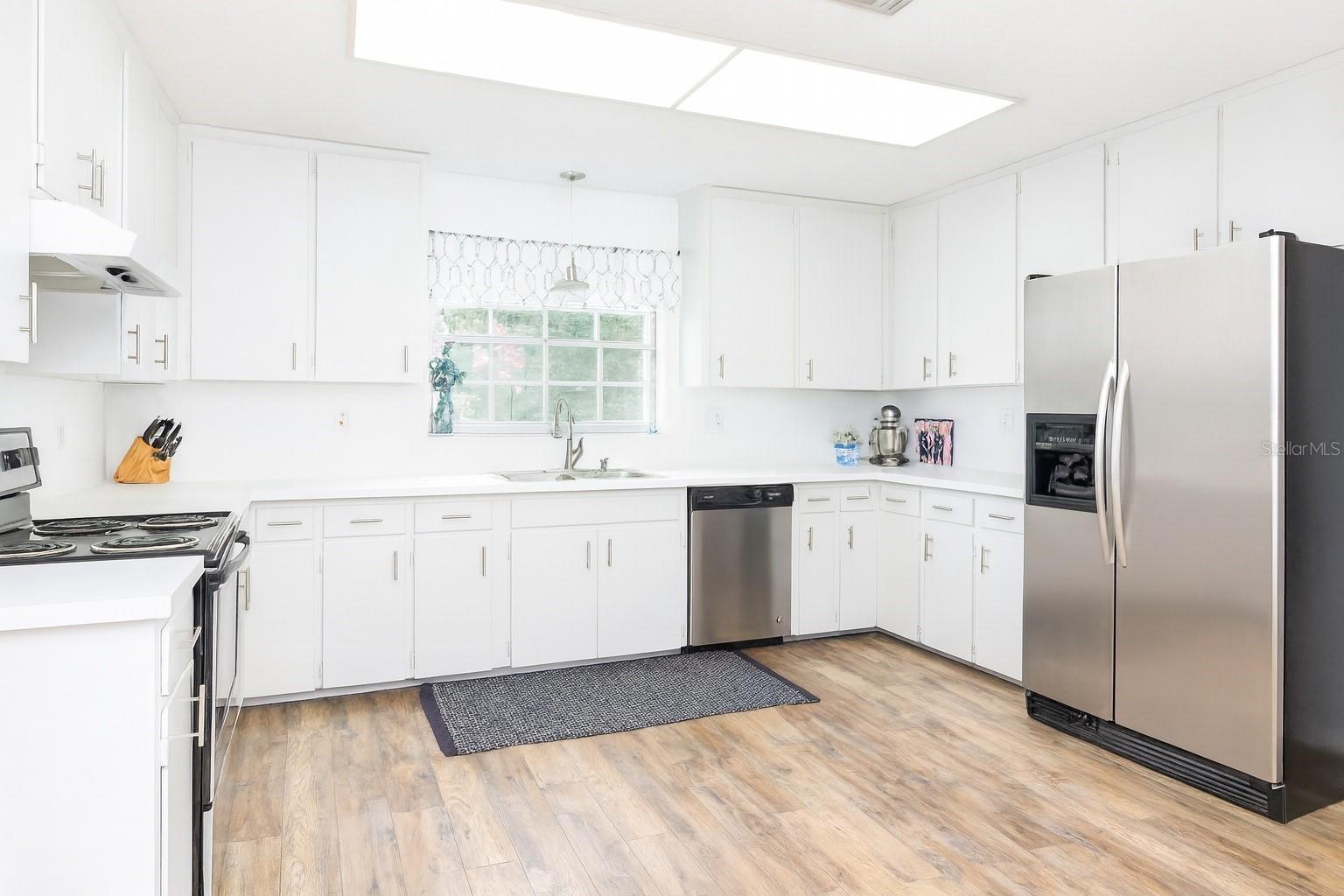 Image 9 of 28 For 42114 Lakeview Drive