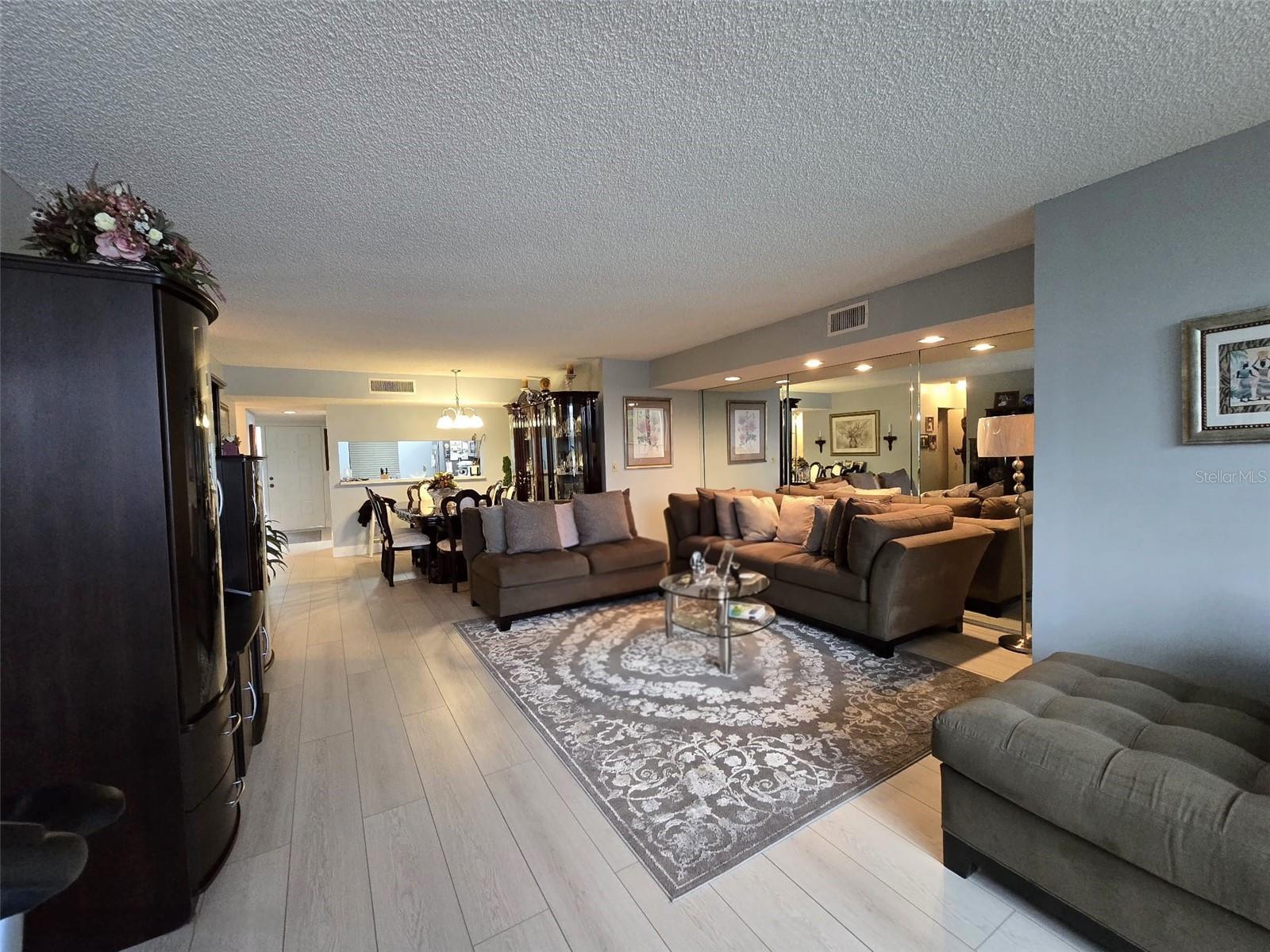 Listing photo id 3 for 2907 Carambola Circle S 206