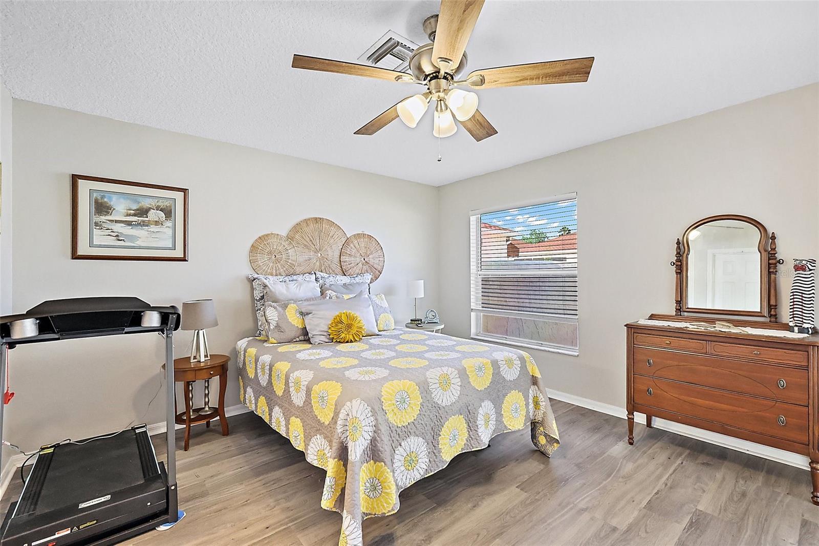 Image 11 of 27 For 623 Delgado Avenue